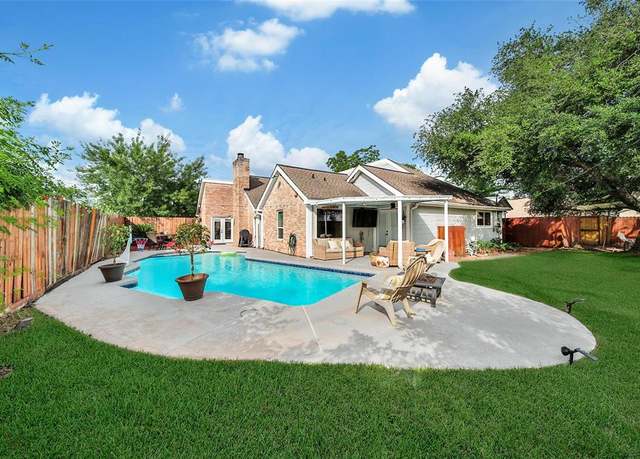 Property at 15605 Elwood Dr, Houston, TX 77040, 3 beds, 2 baths