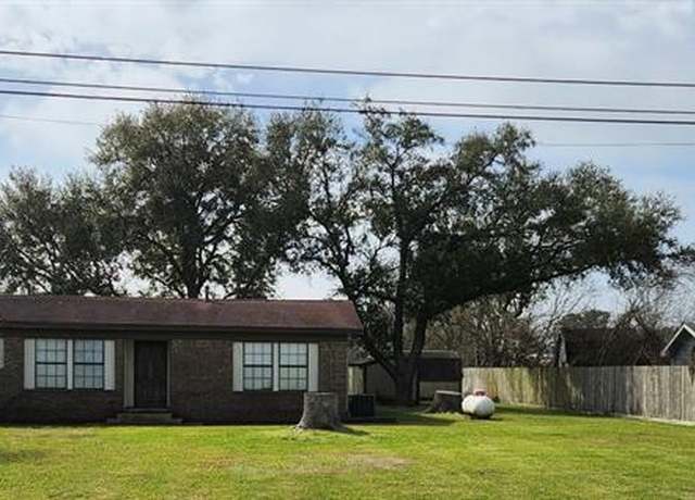 Property at 2180 Washington Ave, Alvin, TX 77511, 4 beds, 3 baths