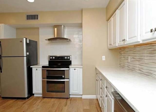 Property at 2700 Bellefontaine St Unit A31-32, Houston, TX 77025, 3 beds, 3 baths