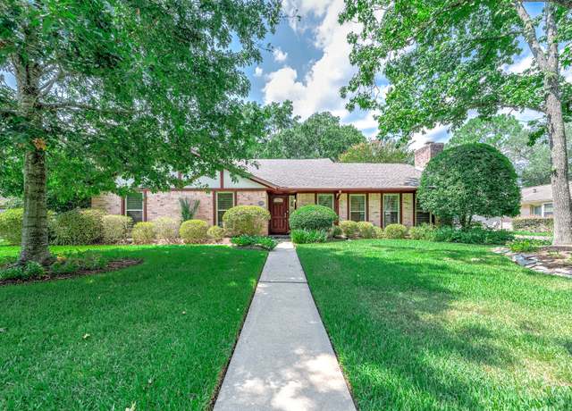 Property at 505 Liberty Cir, Friendswood, TX 77546, 3 beds, 2 baths