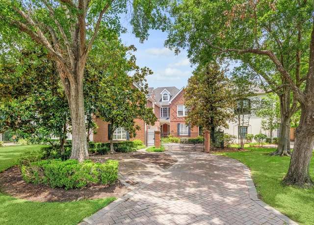 Property at 16 W Oaks Dr Unit B, Houston, TX 77056, 4 beds, 5.5 baths