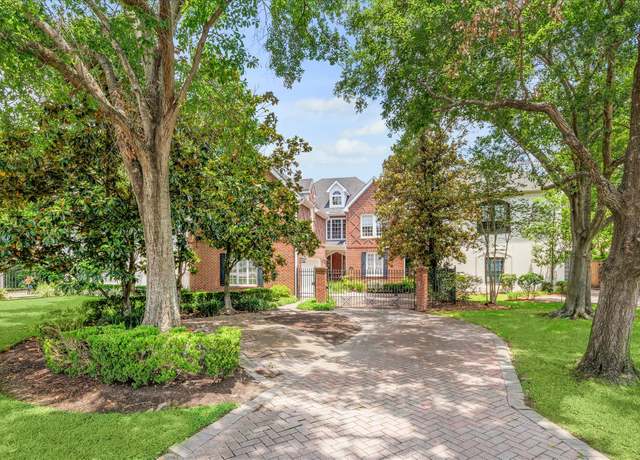 Property at 16 W Oaks Dr Unit B, Houston, TX 77056, 4 beds, 5.5 baths