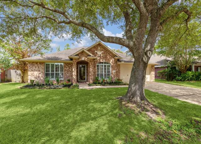 Property at 1034 S Wellsford Dr, Pearland, TX 77584, 3 beds, 2 baths