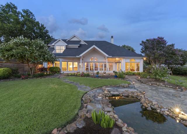 Property at 422 S Burnett Dr, Baytown, TX 77520, 3 beds, 2.5 baths
