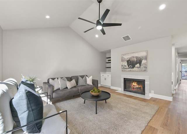 Property at 2829 Timmons Ln #222, Houston, TX 77027, 2 beds, 2 baths