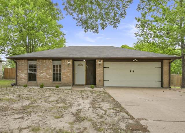 Property at 105 Tracy St, Huntsville, TX 77320, 3 beds, 2 baths