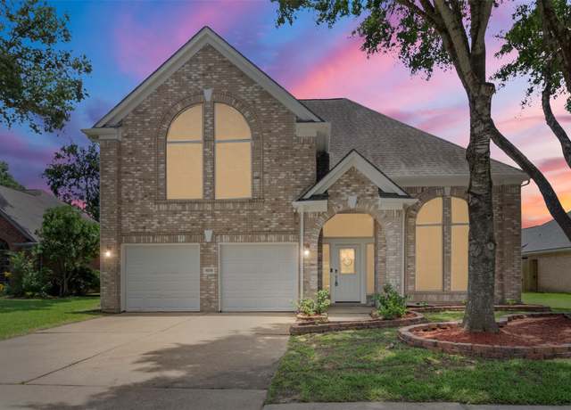 Property at 10310 Little Oak Dr, Baytown, TX 77523, 3 beds, 2.5 baths