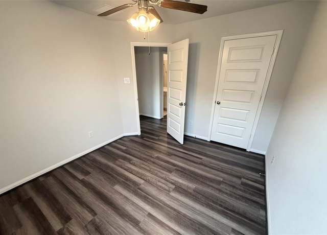 Property at 1807 Iris Knoll Ln, Pearland, TX 77089, 3 beds, 2 baths