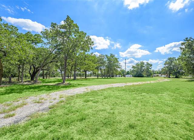 Property at 1945 E State Highway 159, Fayetteville, TX 78940, 3 beds, 2 baths