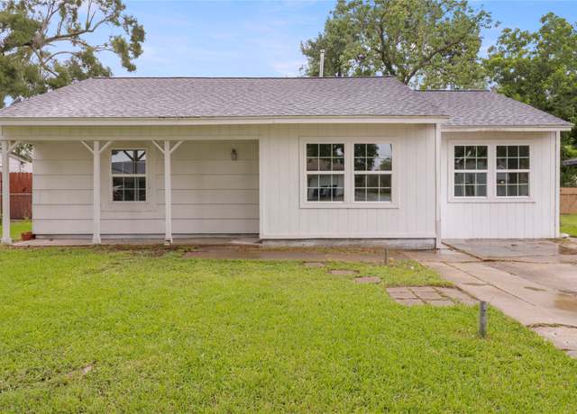 Property at 904 Nottingham Dr, Angleton, TX 77515, 3 beds, 1.5 baths