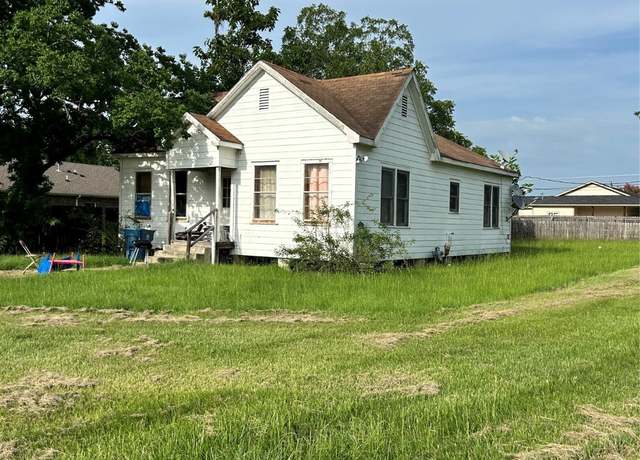 Property at 1246 5th St, Hempstead, TX 77445, 3 beds, 2 baths