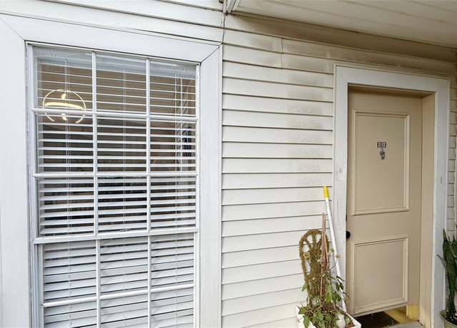 Property at 9809 Richmond Ave Unit C13, Houston, TX 77042, 3 beds, 2 baths