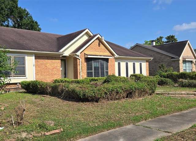 Property at 614 Canyon Springs Dr, La Porte, TX 77571, 4 beds, 2 baths