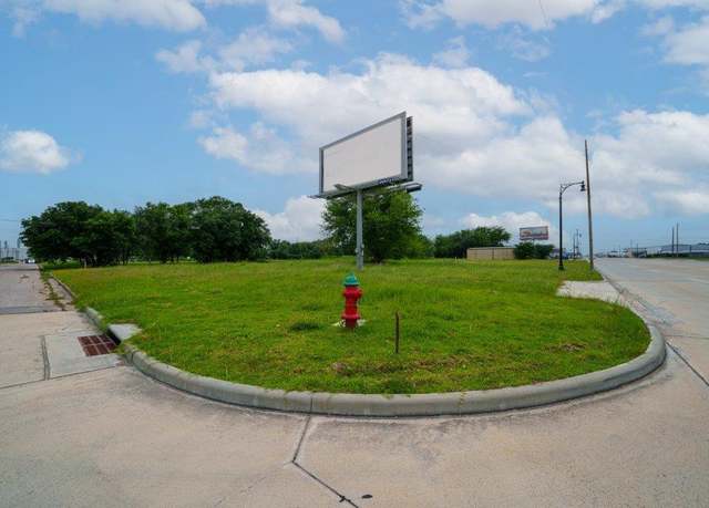 Property at 801 Texas Ave, Texas City, TX 77590