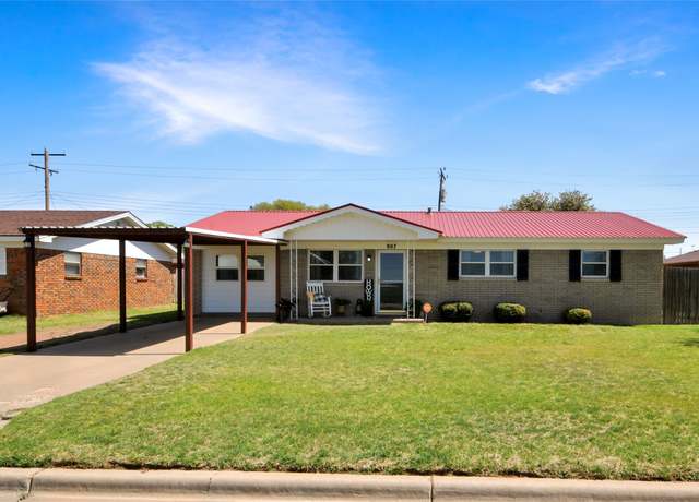 Property at 807 Ridgelea Dr, Bovina, TX 79009, 3 beds, 2 baths