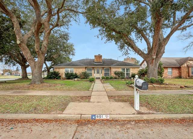 Property at 601 Browning St, Angleton, TX 77515, 3 beds, 2 baths