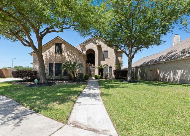 Property at 4011 Waterwood Dr, Baytown, TX 77521, 6 beds, 3.5 baths