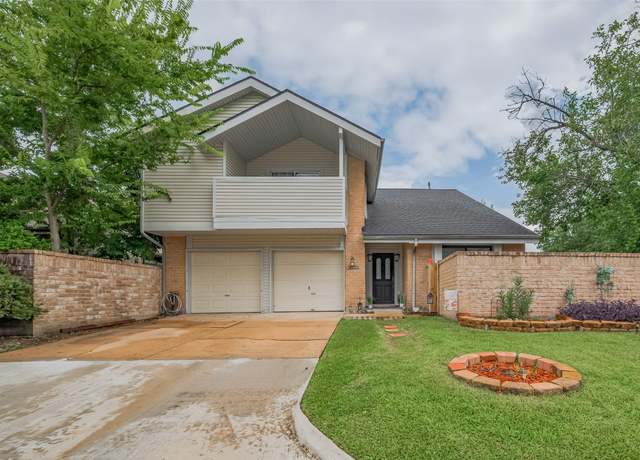 Property at 13515 W Hollowgreen Ct, Houston, TX 77082, 4 beds, 2.5 baths