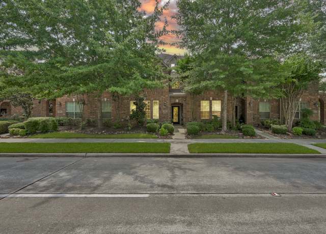 Property at 145 E Montfair Blvd, The Woodlands, TX 77382, 3 beds, 2.5 baths