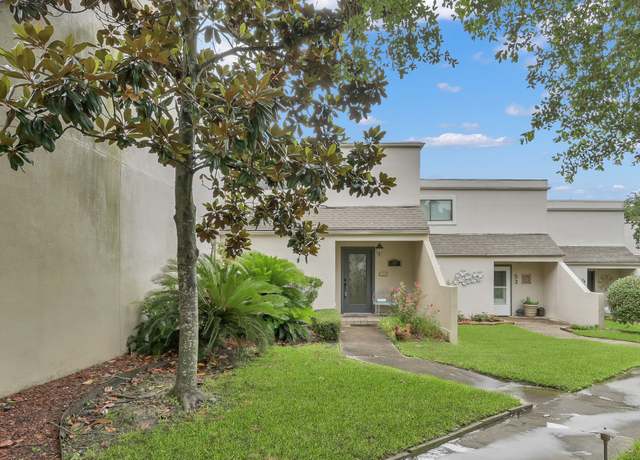 Property at 52 April Hill Dr, Montgomery, TX 77356, 2 beds, 2.5 baths