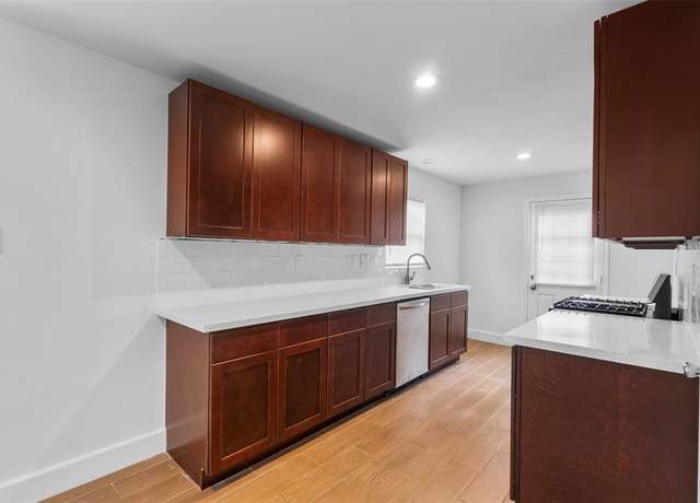 Property at 2202 Garvey Dr, Pasadena, TX 77506, 3 beds, 3 baths