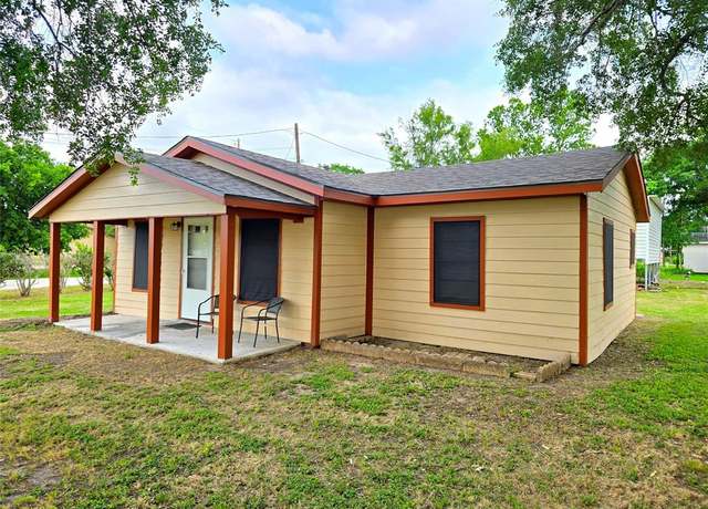 Property at 402 Avenue G Ave E, Van Vleck, TX 77482, 2 beds, 2 baths