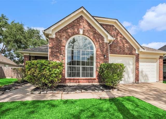 Property at 3610 Darby Ct, Pearland, TX 77584, 3 beds, 2.5 baths