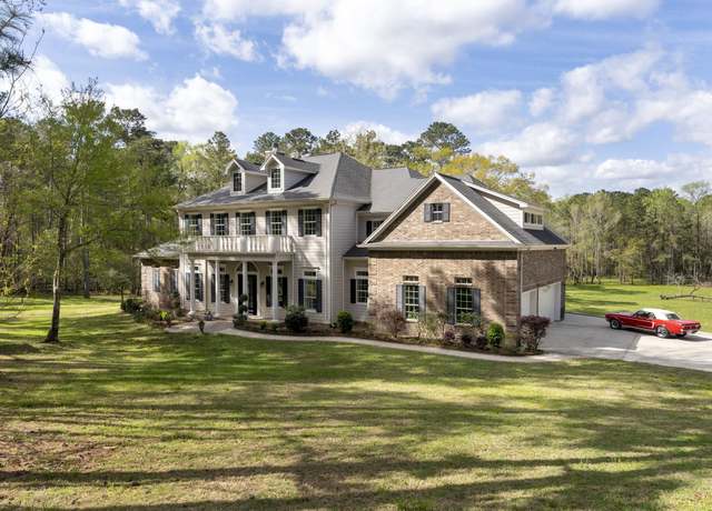 Property at 51 Lake Forest Cir, Conroe, TX 77384, 5 beds, 5 baths