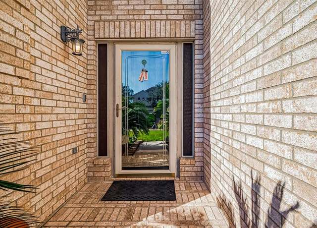 Property at 6623 Surrey Meadow Ct, Houston, TX 77049, 4 beds, 2.5 baths