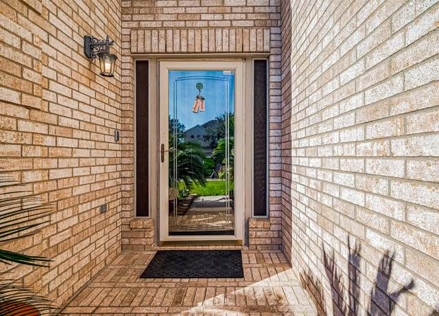 Property at 6623 Surrey Meadow Ct, Houston, TX 77049, 4 beds, 2.5 baths