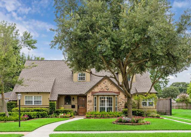 Property at 6223 Lindyann Ln, Houston, TX 77008, 3 beds, 2.5 baths