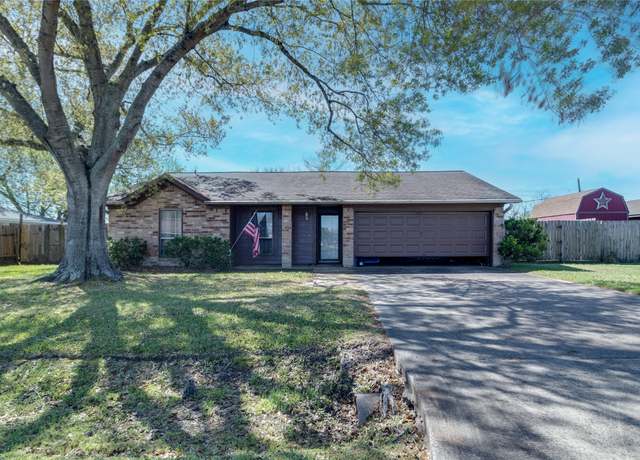 Property at 2306 Heather St, Highlands, TX 77562, 3 beds, 2 baths