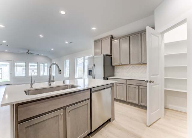 Property at 31810 Autumn Spur Ln, Hockley, TX 77447, 3 beds, 2 baths