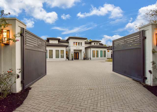 Property at 32 E Shady Ln, Houston, TX 77063, 4 beds, 6 baths