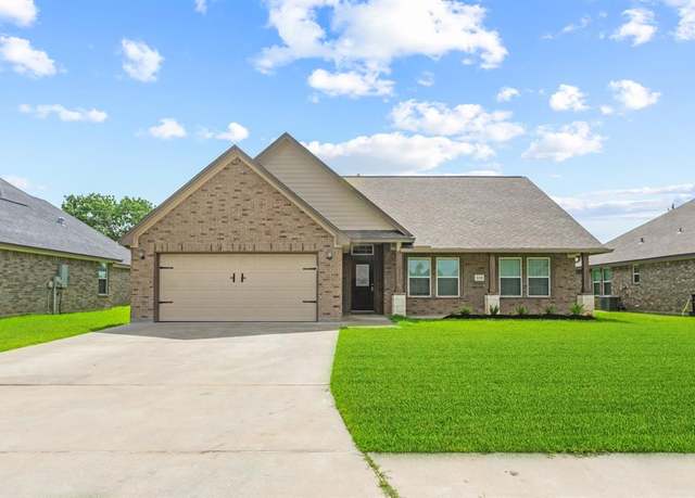 Property at 308 Yorktown Ave, Clute, TX 77531, 3 beds, 2 baths