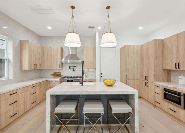 Property at 4309 Floyd St Unit B, Houston, TX 77007, 4 beds, 4.5 baths