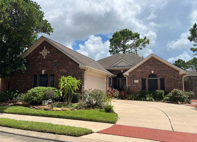 Property at 417 Forest Pines Ct, Friendswood, TX 77546, 3 beds, 2 baths