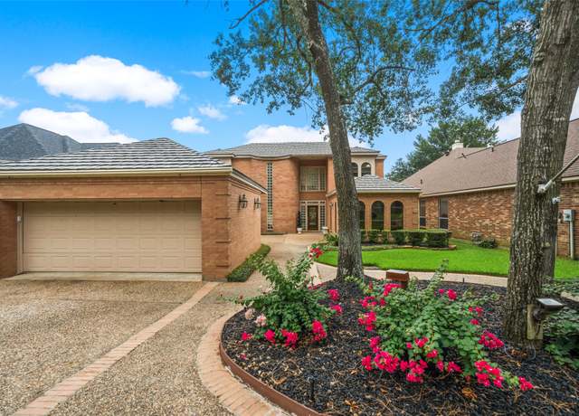 Property at 12252 Lake Vista Dr, Willis, TX 77318, 4 beds, 4 baths