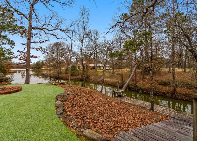 Property at 90 Houston Dr, Huntsville, TX 77320, 5 beds, 3 baths