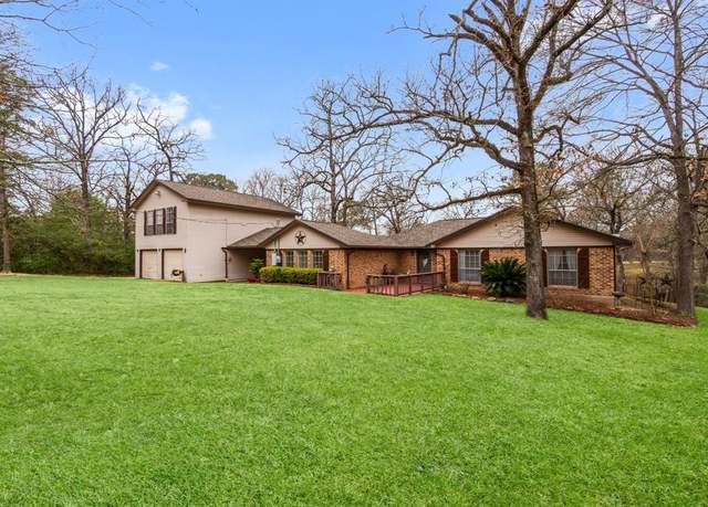 Property at 90 Houston Dr, Huntsville, TX 77320, 5 beds, 3 baths
