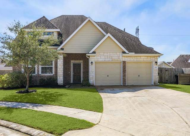 Property at 4704 Bella Ct, Alvin, TX 77511, 4 beds, 3.5 baths