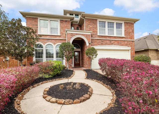 Property at 2088 Silverthorn Ln, Kemah, TX 77565, 5 beds, 3.5 baths