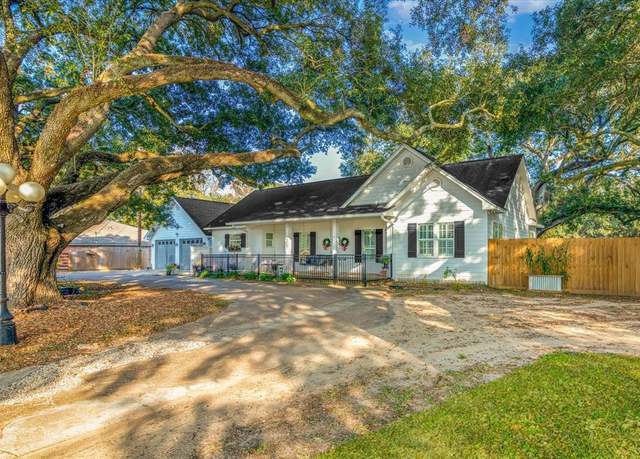 Property at 390 N Major Dr, Beaumont, TX 77706, 3 beds, 2.5 baths