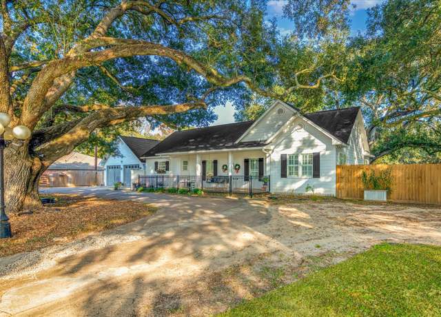 Property at 390 N Major Dr, Beaumont, TX 77706, 3 beds, 2.5 baths