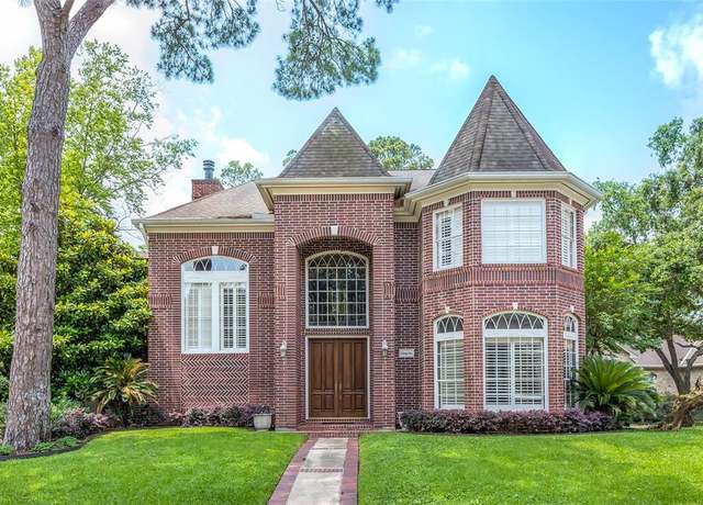 Property at 31 W Terrace Dr, Houston, TX 77007, 4 beds, 3 baths