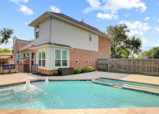 Property at 6809 Old Oaks Blvd, Pearland, TX 77584, 5 beds, 3.5 baths