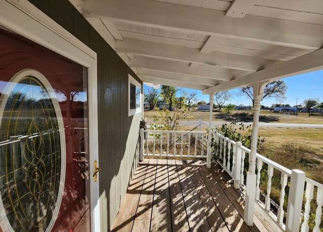 Property at 108 E 9th St, Channing, TX 79022, 4 beds, 2.5 baths