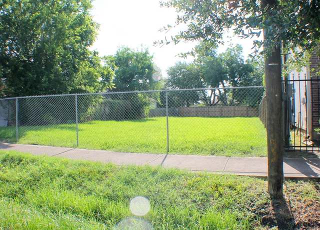 Property at 207 Burr St, Houston, TX 77011