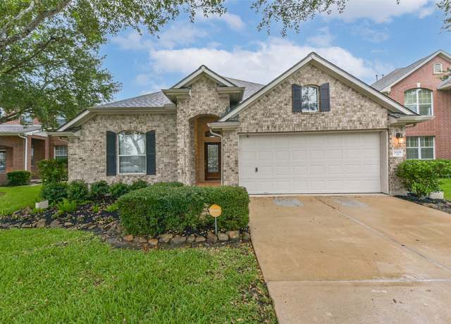 Property at 2008 Foxglove Oaks Ct, Pearland, TX 77581, 3 beds, 2 baths