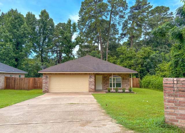 Property at 332 Green Leaf St, Huntsville, TX 77340, 3 beds, 2 baths